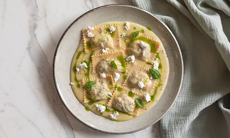 Σπιτικά agnolotti γεμιστά με χόρτα και ανθότυρο από τον Άκη Πετρετζίκη!