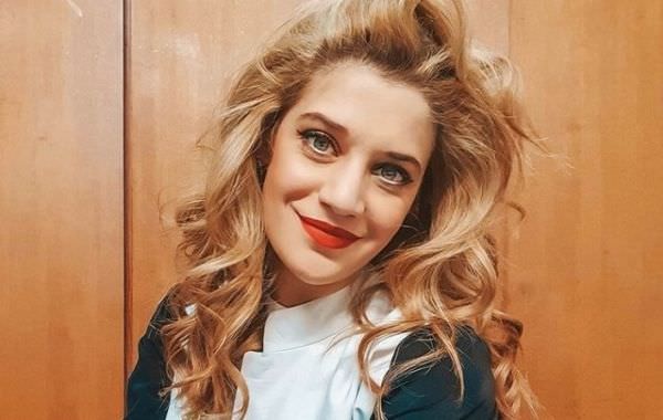 Μέσα στο σπίτι της Τζένης Θεωνά και του Δήμου Αναστασιάδη - Cozy ατμόσφαιρα και minimal αισθητική