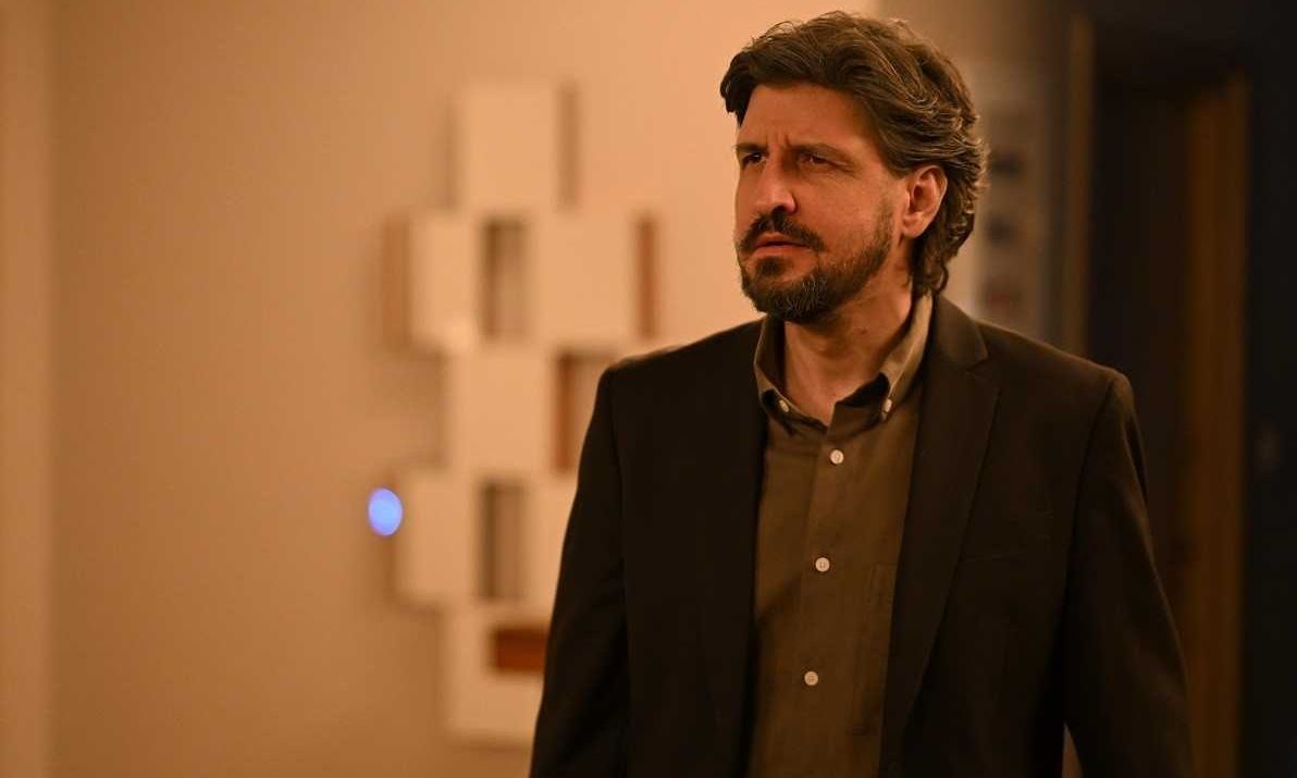 Θοδωρής Αντωνιάδης για Διάφανη αγάπη: «Υπάρχει εργασιακός πολιτισμός. Είμαι τυχερός που συμμετέχω»