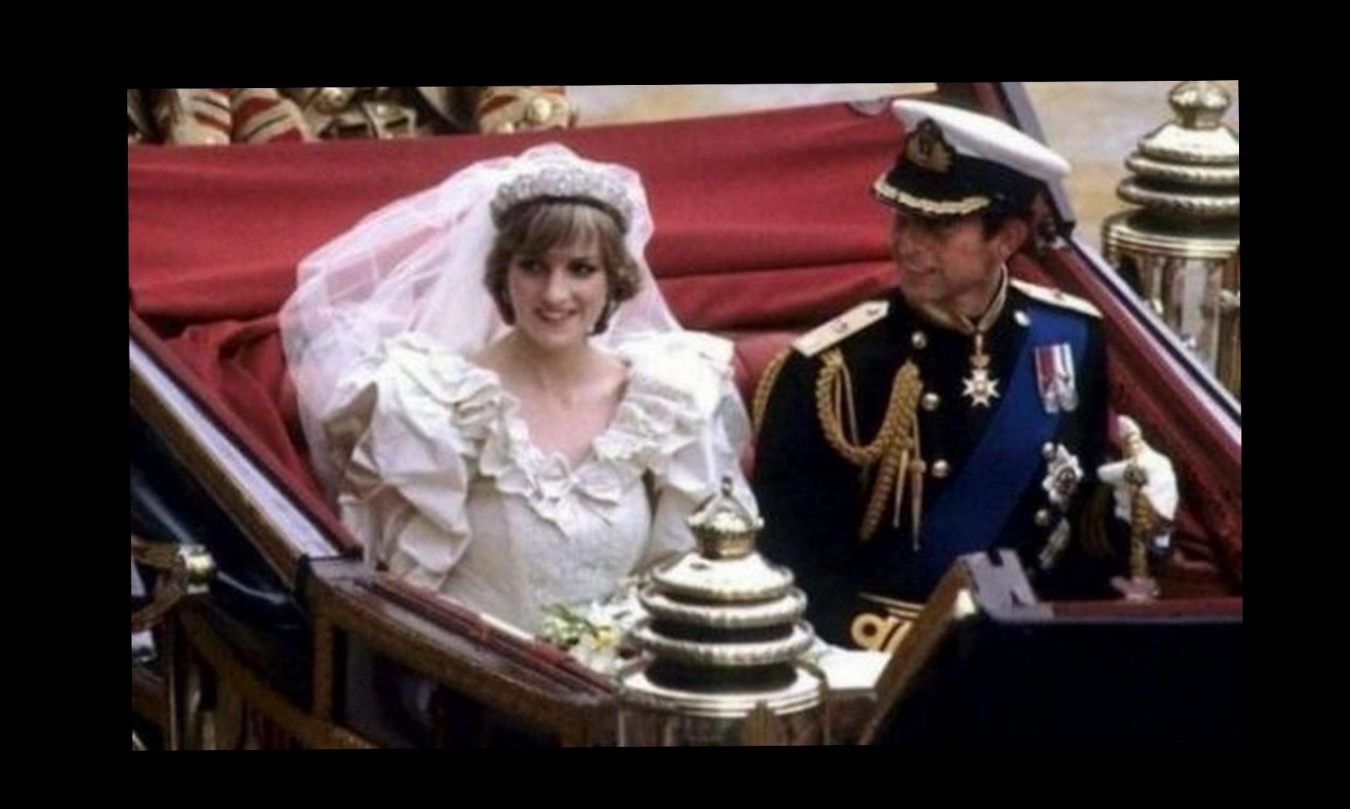 Η Νταϊάνα νύφη στο πλευρό του Καρόλου – Το λάθος στο νυφικό που πήρε είδηση μόνο η ίδια