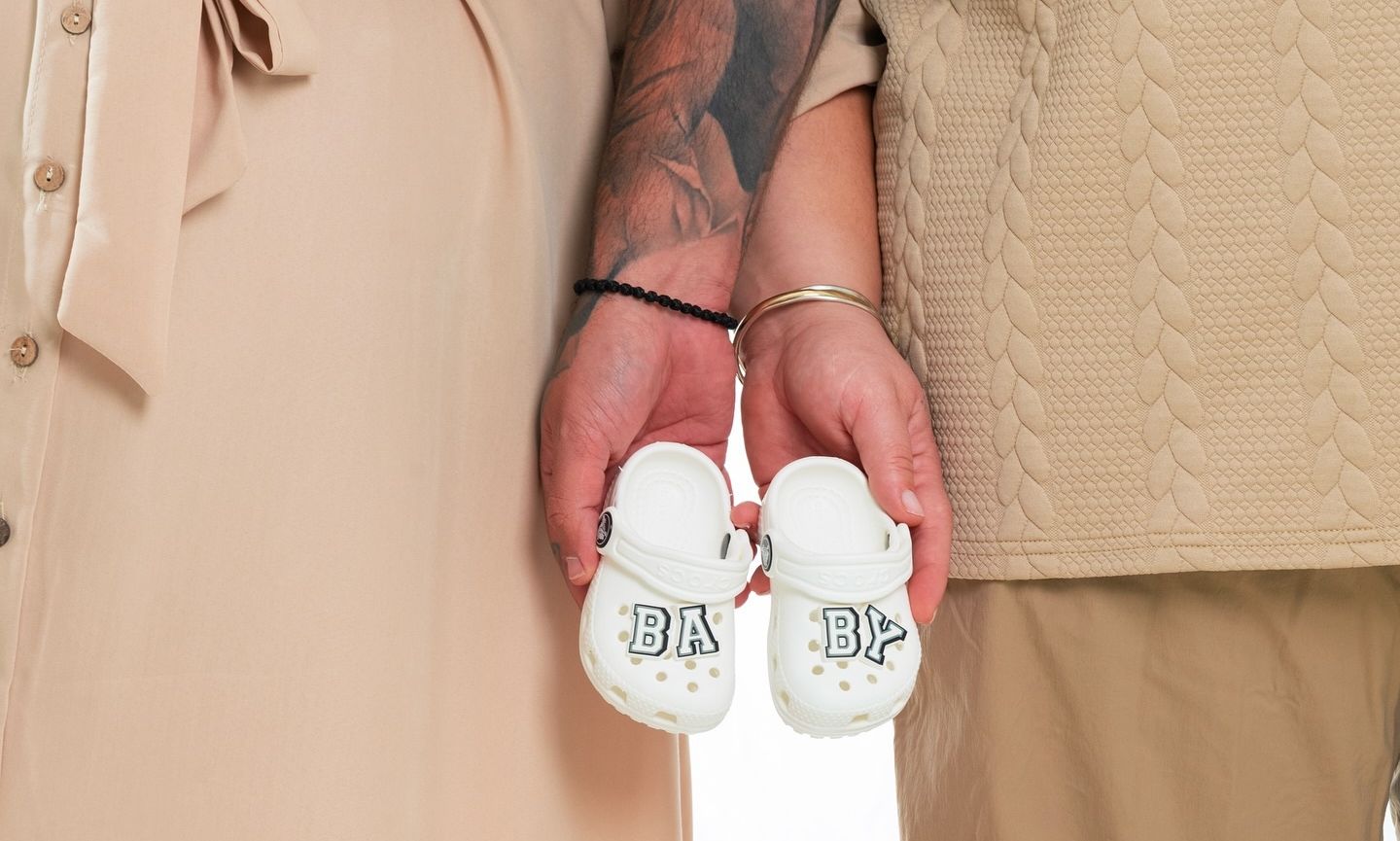 Ποζάρει με τον σύντροφό της στον 4ο μήνα της εγκυμοσύνης της: «Δεν το πιστεύω ότι γίνεται αυτό...»