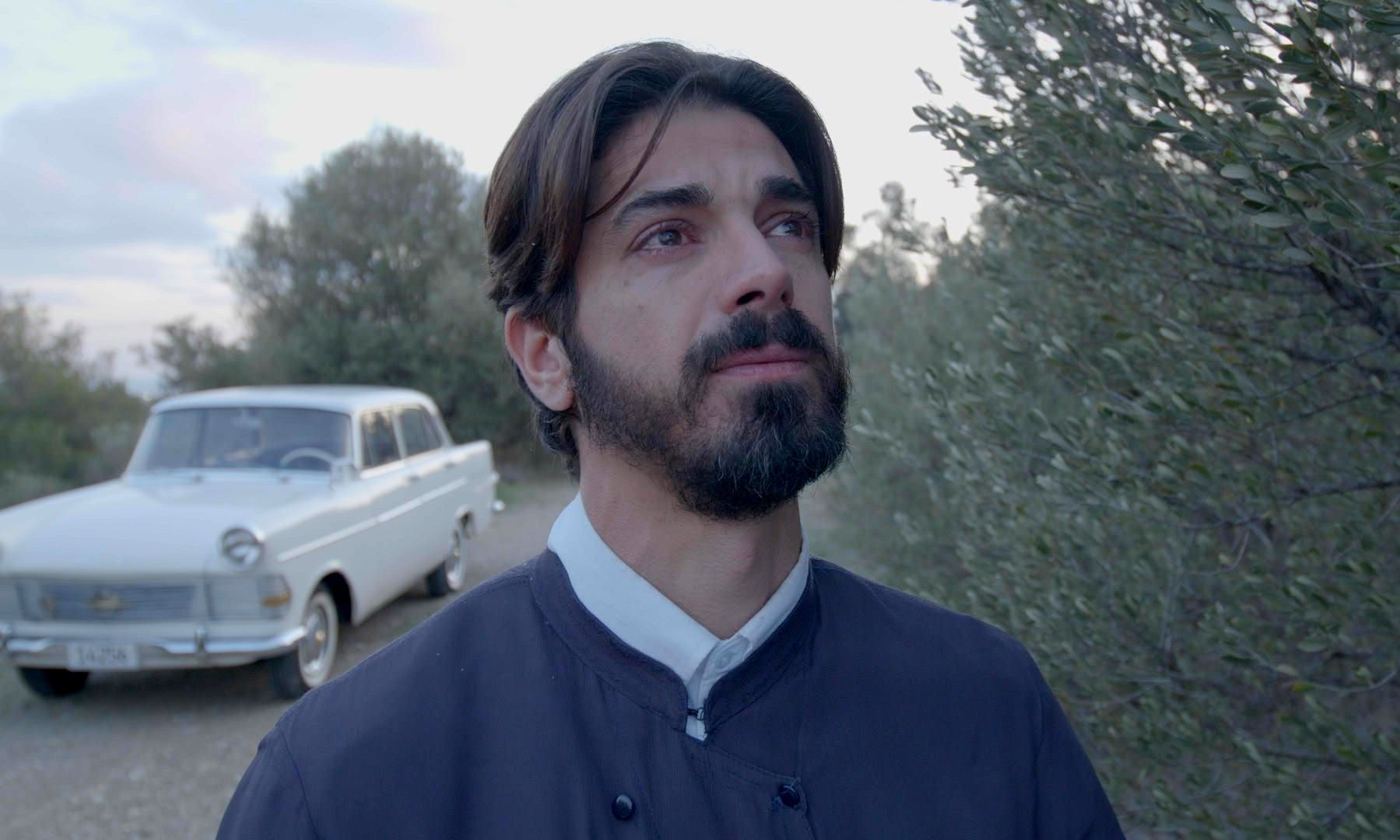 Άγιος Έρωτας: Ο Μαρκόπουλος αποκαλύπτει στον πατέρα Νικόλαο ότι ξέρει το μυστικό του