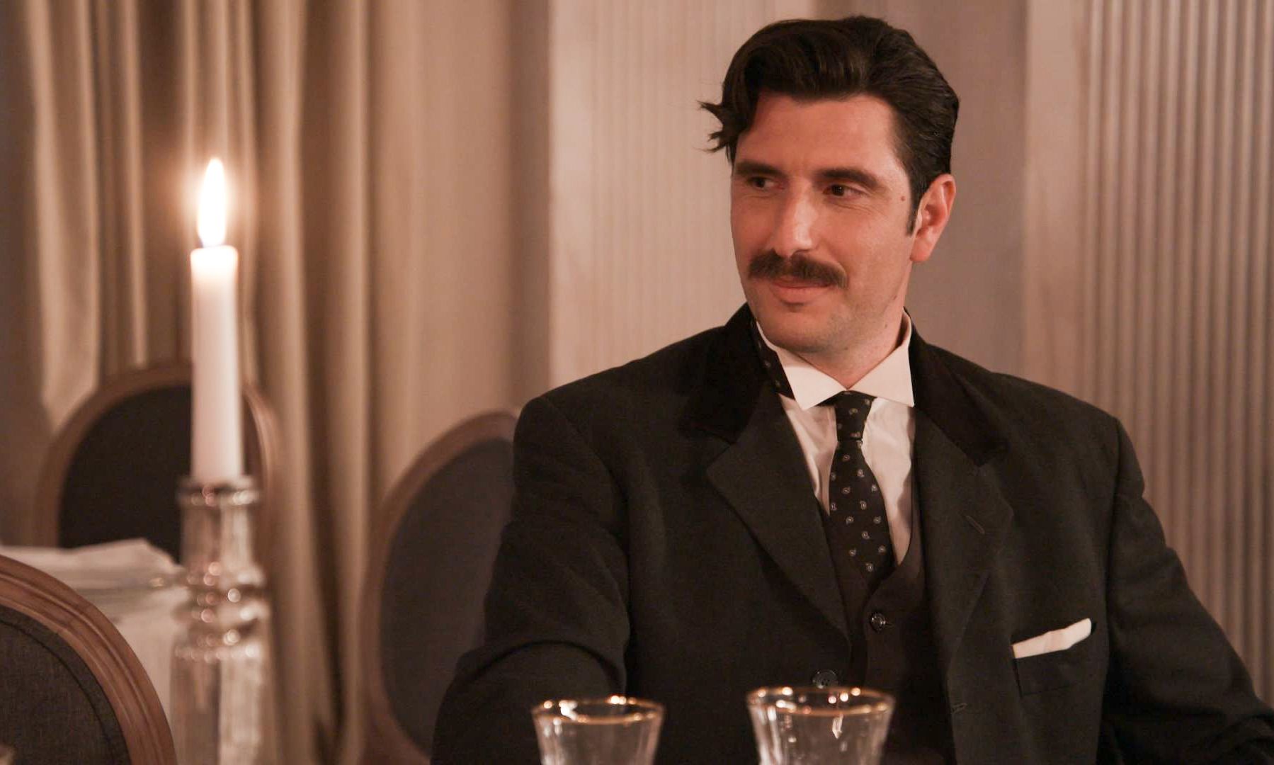 Grand Hotel: Ο κρυφός γάμος του Ρήγα αποκαλύπτεται- Η φωτογραφία- φωτιά στα χέρια της Αλίκης