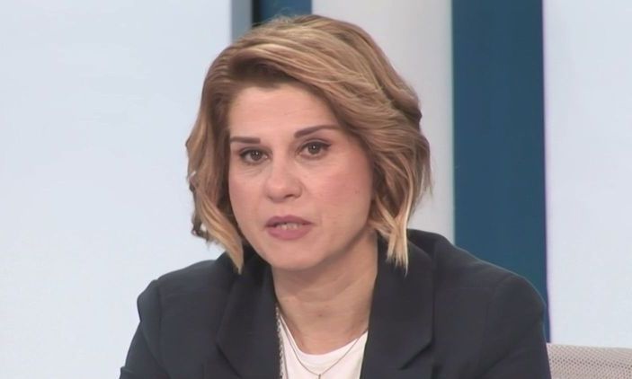 Τέμπη-Με δάκρυα στα μάτια η Αμαλία Κάτζου: «Ας σκύψουμε το κεφάλι & ας είμαστε δίπλα στους γονείς»