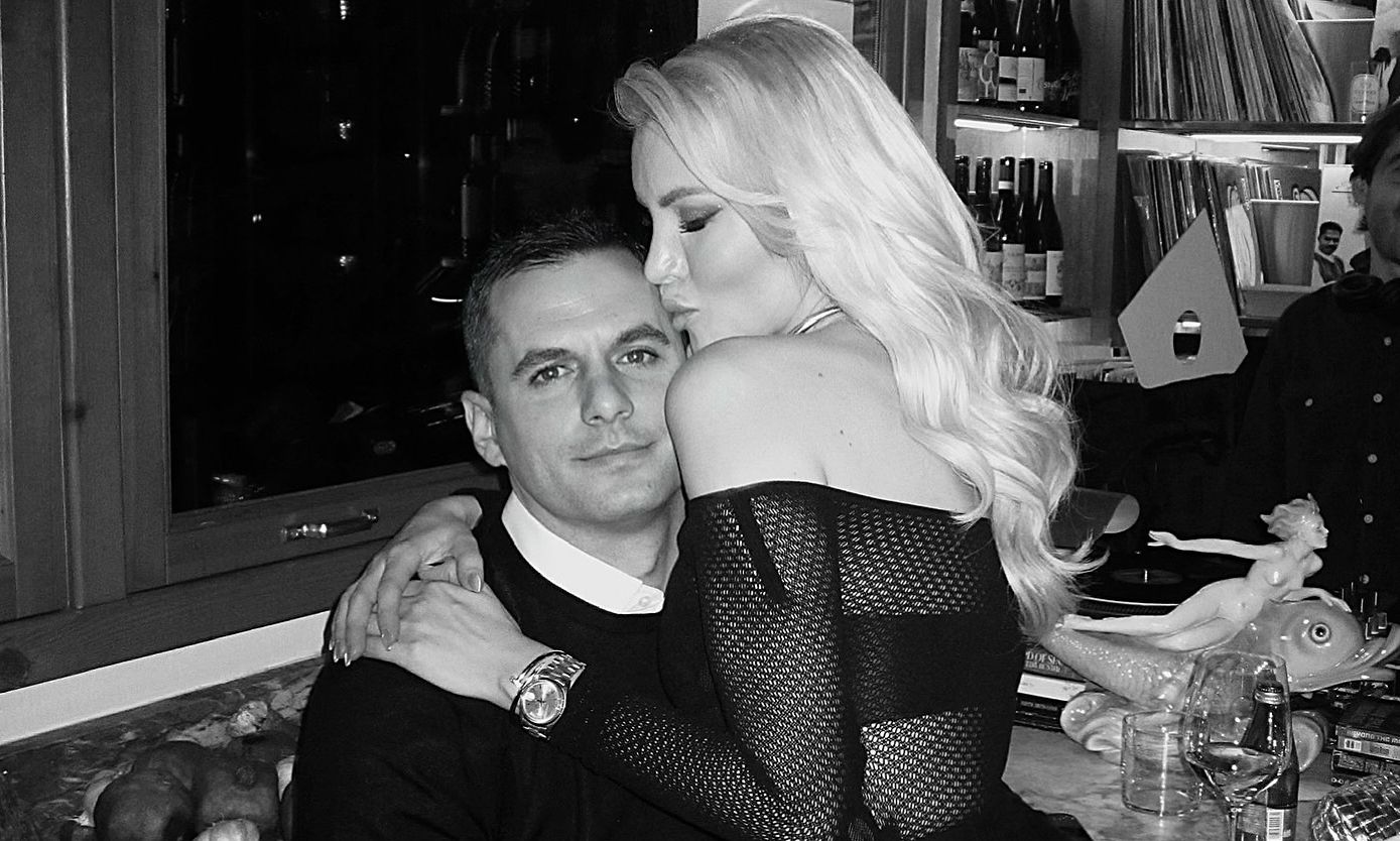 Καθαρά Δευτέρα στην Αίγινα για την Καινούργιου και τον Κουτσουμπή – Η ρομαντική τους απόδραση!