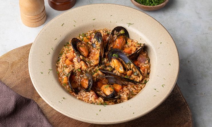 Μυδοπίλαφο κοκκινιστό από τον Άκη Πετρετζίκη