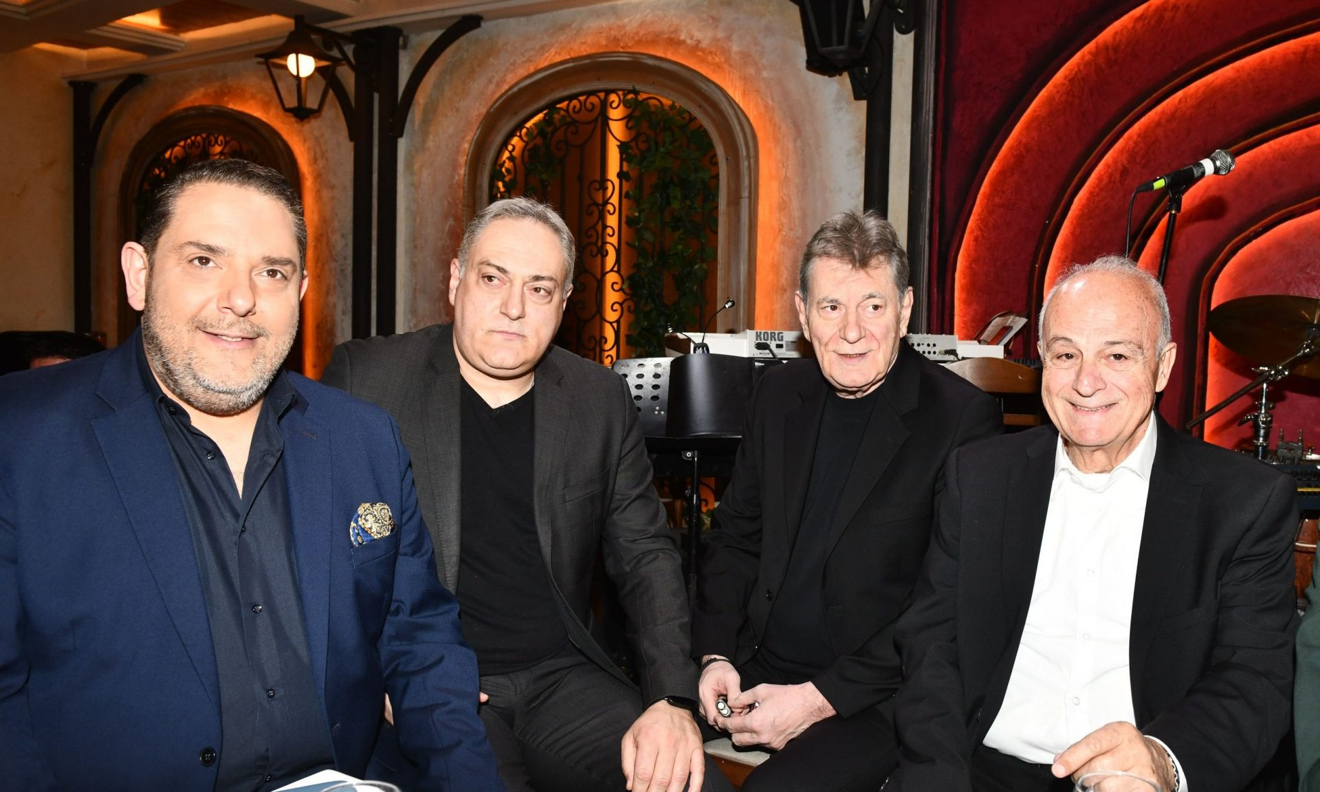 Τα πήρες όλα κι έφυγες- Η ζωή του Στράτου Διονυσίου: Στο θρυλικό «ΣΤΡΑΤΟΣ» η συνέντευξη τύπου