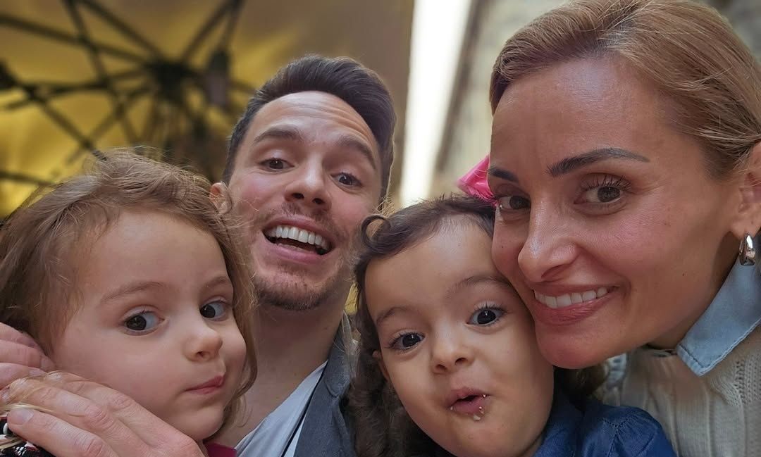 Λευτέρης Πετρούνιας: Ποζάρει με τις γυναίκες της ζωής του και στέλνει το πιο τρυφερό μήνυμα