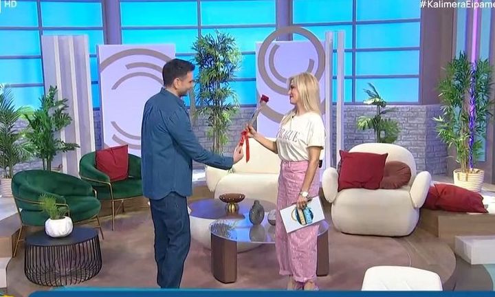 Με κόκκινο τριαντάφυλλο ευχήθηκε ο Τάσος Ιορδανίδης στη Ζωή Κρονάκη για την Ημέρα της Γυναίκας