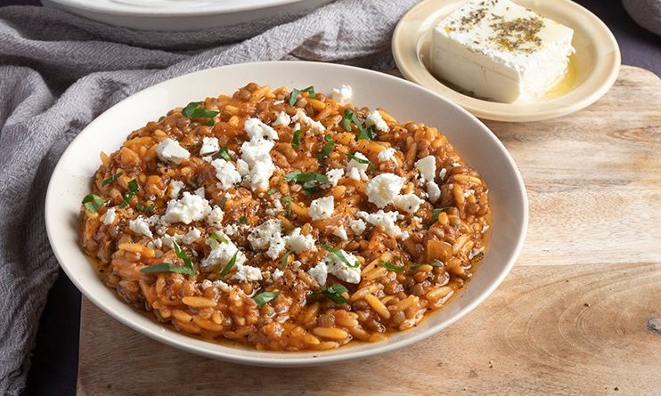 Φακές γιουβέτσι από τον Άκη Πετρετζίκη