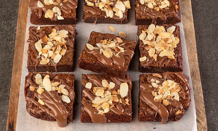 Λαχταριστά brownies με σοκολάτα γάλακτος από τον Άκη Πετρετζίκη