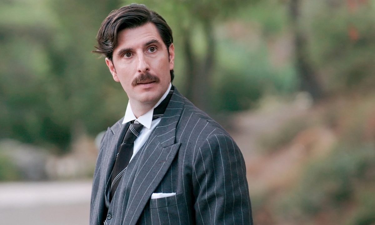 Grand Hotel: Ο Ρήγας αποκαλύπτει στην Αλίκη ότι ο πατέρας της σκόπευε να δηλητηριάσει τη μητέρα της