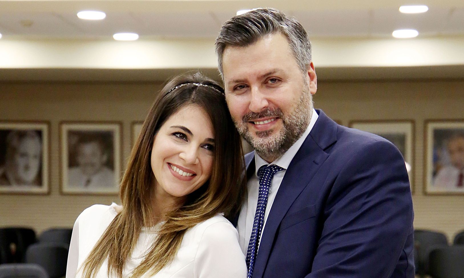 Γιάννης Καλλιάνος – Χάρις Δαμιανού: Η σπάνια εμφάνιση και τα σικ σύνολα