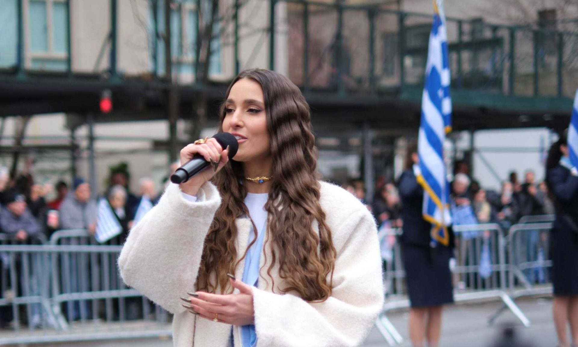 Evangelia: Ερμήνευσε τον Εθνικό Ύμνο στην παρέλαση της Νέας Υόρκης για την 25η Μαρτίου