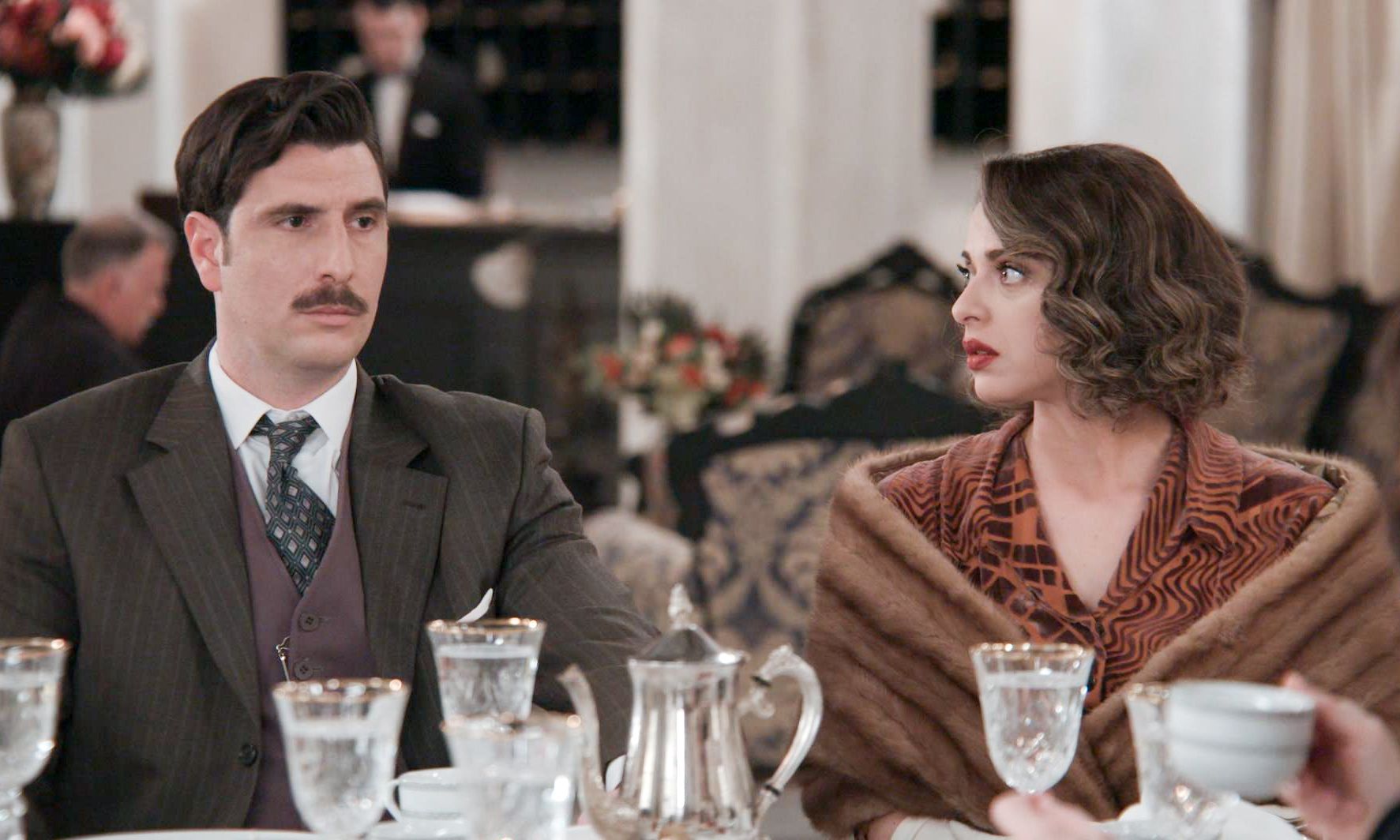 Grand Hotel: Ρήγας και Εριέττα αλληλοκατηγορούνται για τον φόνο της μητέρας του