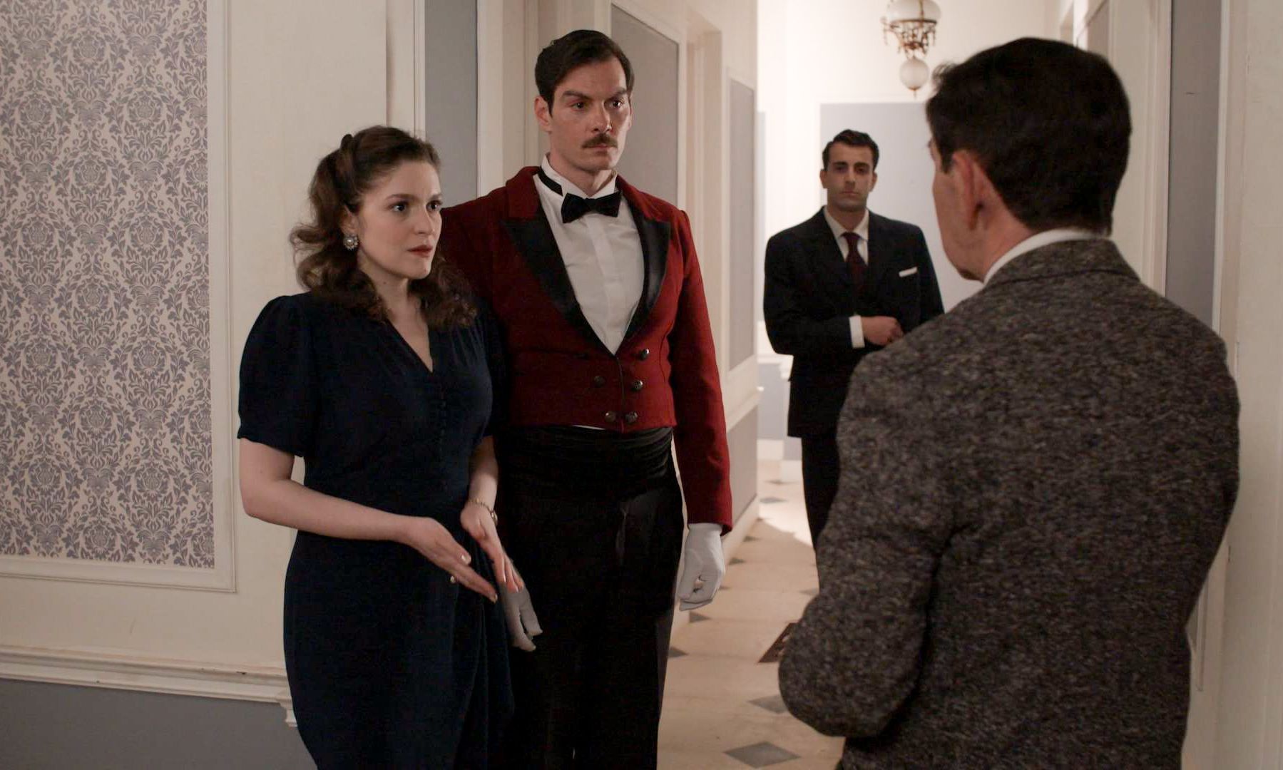 Grand Hotel: Η αστυνομία μαθαίνει ότι Εριέττα και Ιάκωβος έχουν κοινό παρελθόν