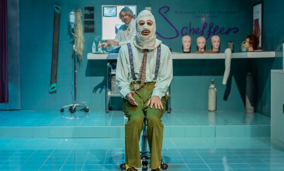 Τελευταίες παραστάσεις «Ο Άσχημος»- Μέχρι τις 13 Απριλίου στο θέατρο Βασιλάκου