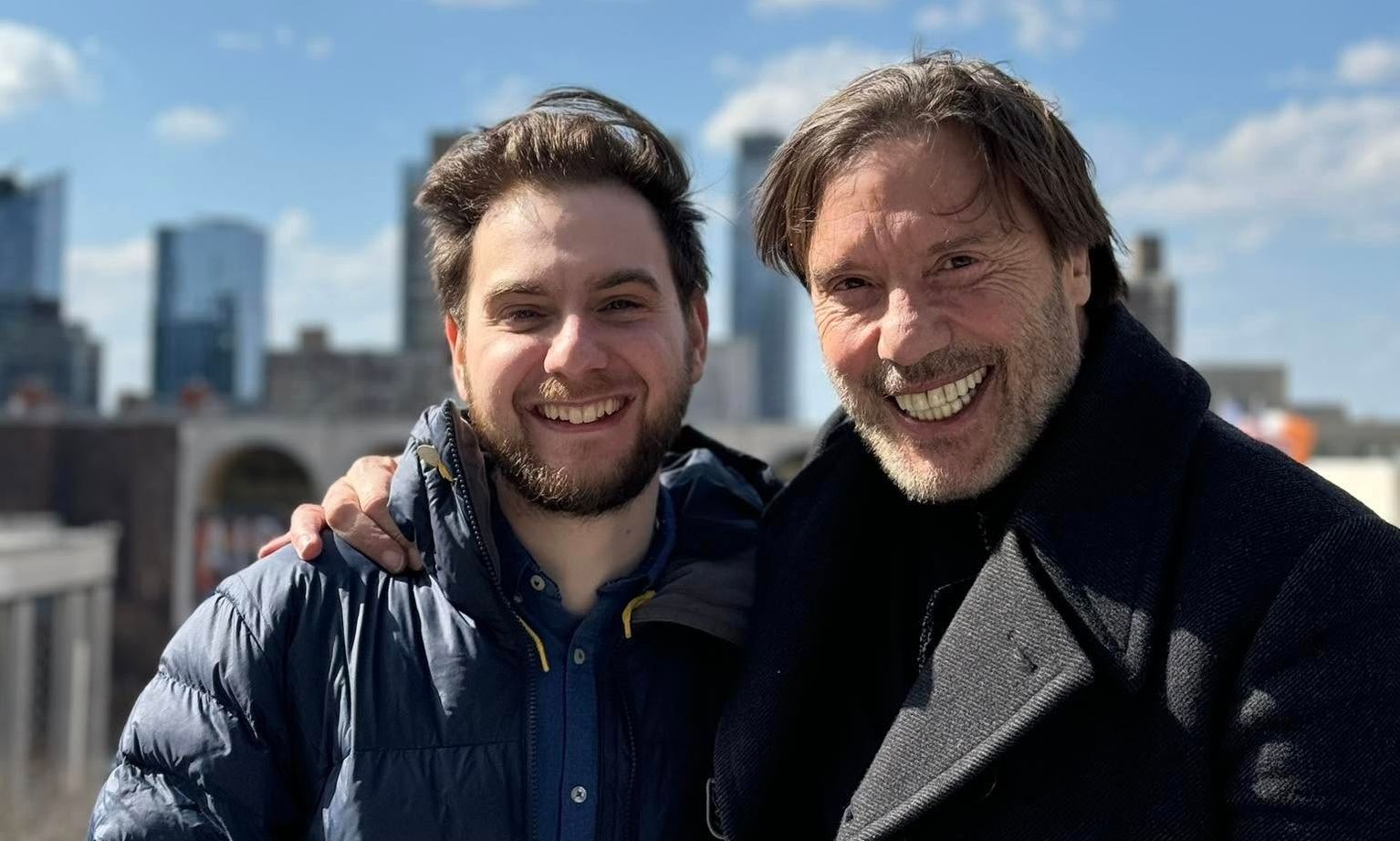 Στράτος Τζώρτζογλου: Οι συμβουλές που δίνει στον γιο του και τα θαύματα που έχει βιώσει