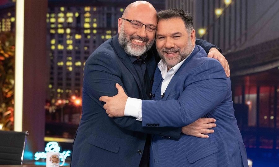 Σάκης Αρναούτογλου: «Όποιος είναι δίπλα στον Γρηγόρη, ξεχνάει τα προβλήματά του»