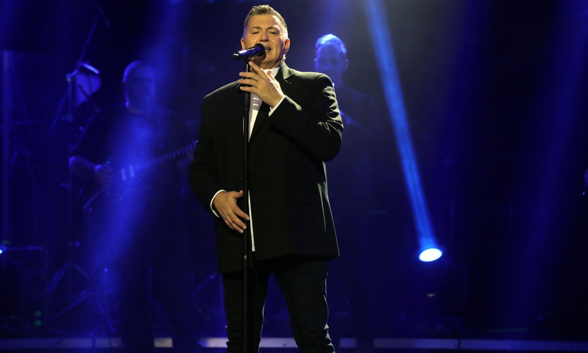 «Να γυρίσεις που»: Το νέο τραγούδι του Νίκου Μακρόπουλου