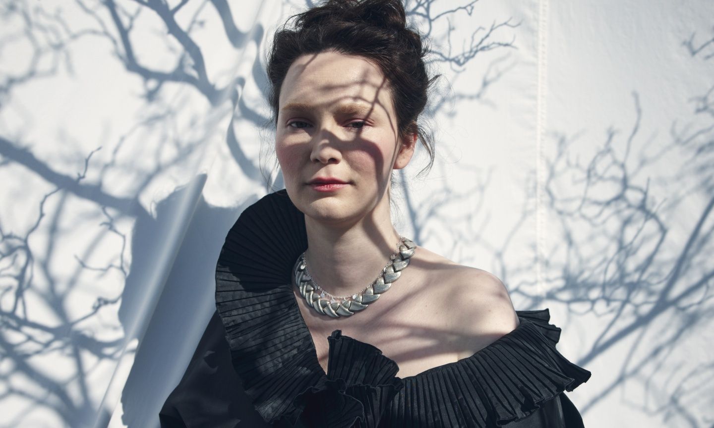 Eurovision 2025 – Ελβετία: Η πανύψηλη Zoë Më που μεταμορφώνεται σε... μικρή νεράιδα!