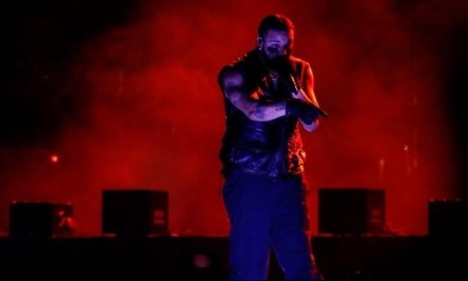 O Drake κατέρριψε ρεκόρ των Beatles στο Billboard 200