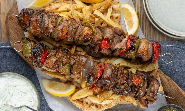 Αρνίσιο κοντοσούβλι στον φούρνο από τον Άκη Πετρετζίκη!
