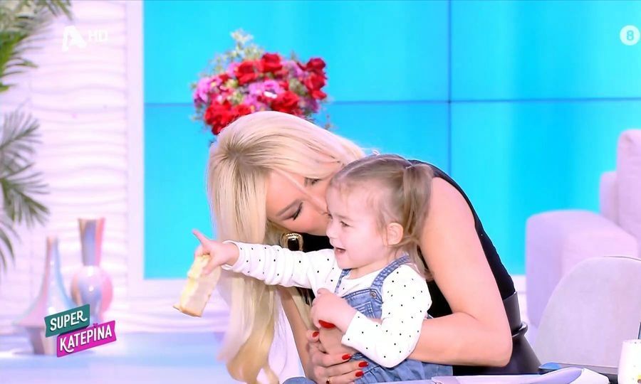 Καινούργιου: Η επίσκεψη της βαφτιστήρας της στο πλατό & η τρυφερή στιγμή