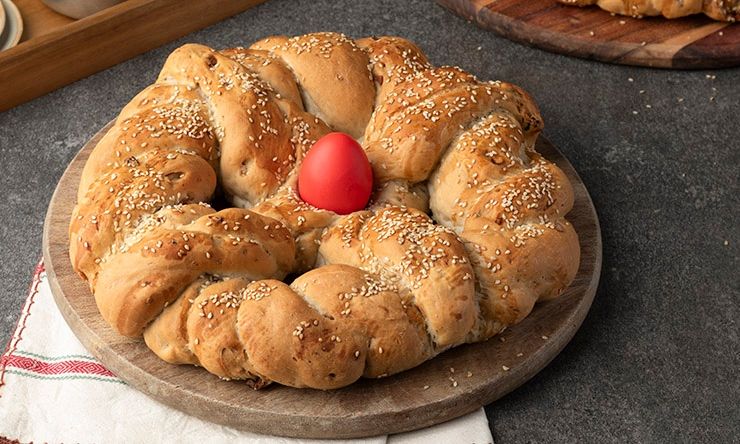 Λαμπροκουλούρα από τον Άκη Πετρετζίκη