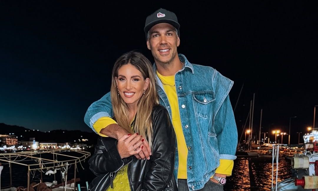 Οικονομάκου-Τσερέλα: Πάσχα στο Γύθειο- Το εντυπωσιακό έθιμο με τον Σταυρό στη θάλασσα & η συγκίνηση!