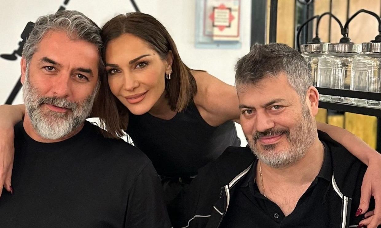 Η Δέσποινα Βανδή τραγούδησε την Πριγκιπέσσα σε πασχαλινό γλέντι στην Κρήτη με Κονταρό & Μπισμπίκη