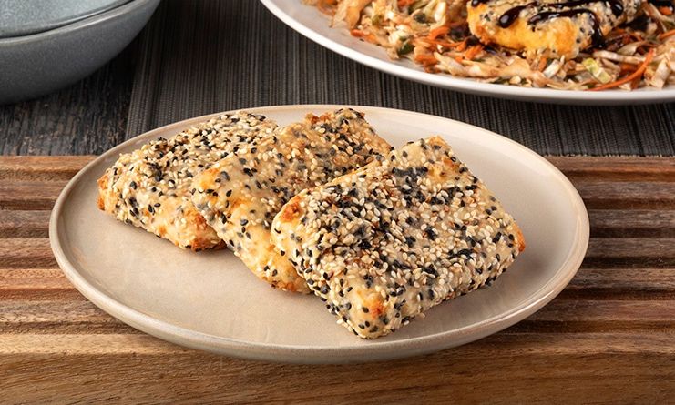 Φέτα πανέ με σουσάμι από τον Άκη Πετρετζίκη