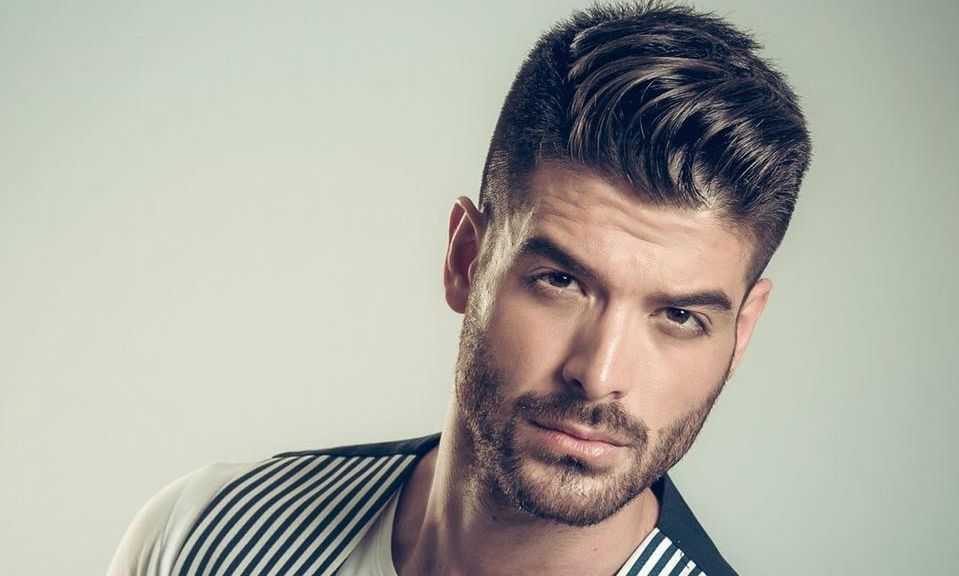 Άρης Μουγκοπέτρος: Ακρωτηριάστηκε σε δύο δάχτυλα – Η κροτίδα εξερράγη στα χέρια του