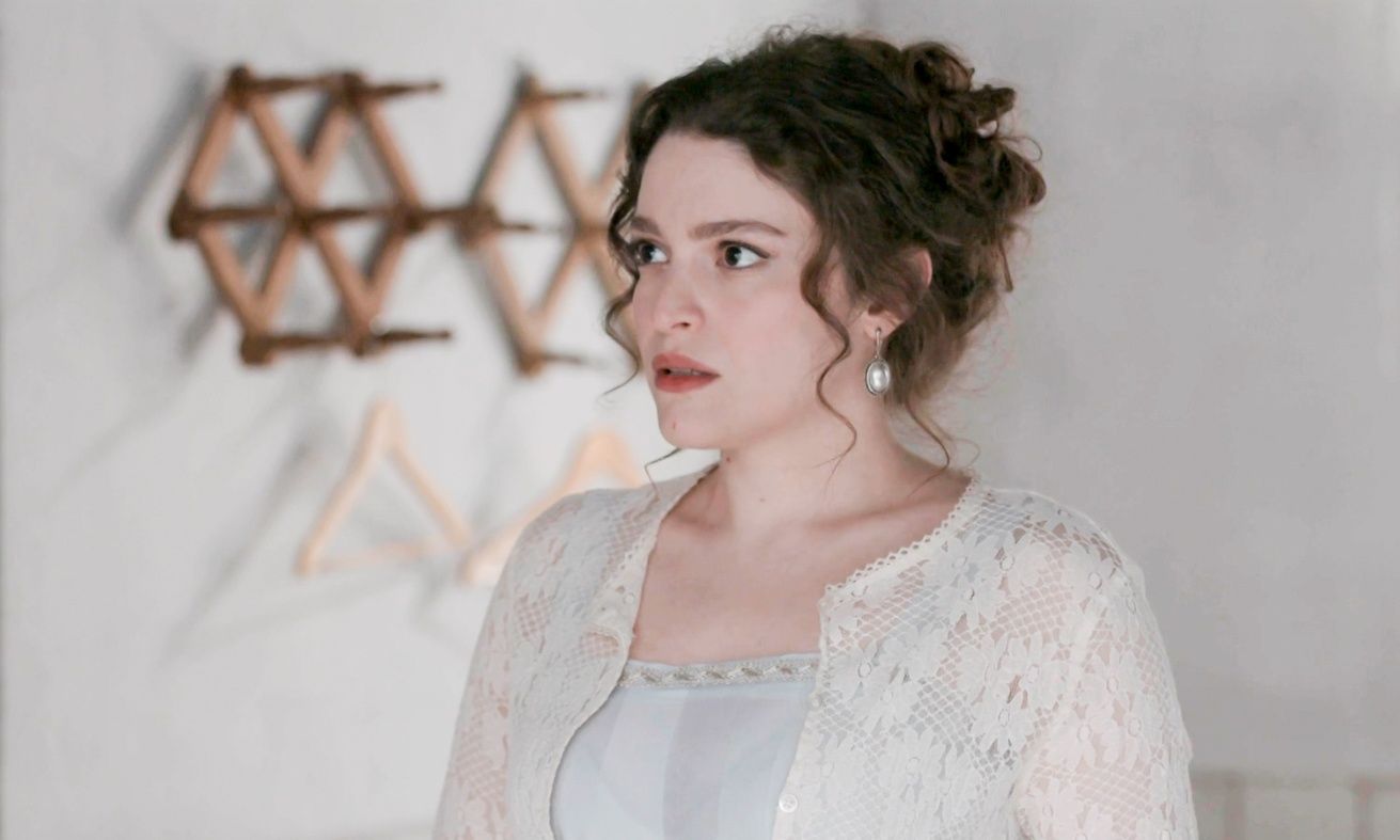 Grand Hotel - Ξεσάλωσε το Twitter: «Κόκκαλο η Αλίκη... Θα του αστράψει κι άλλο χαστούκι του Ρήγα»