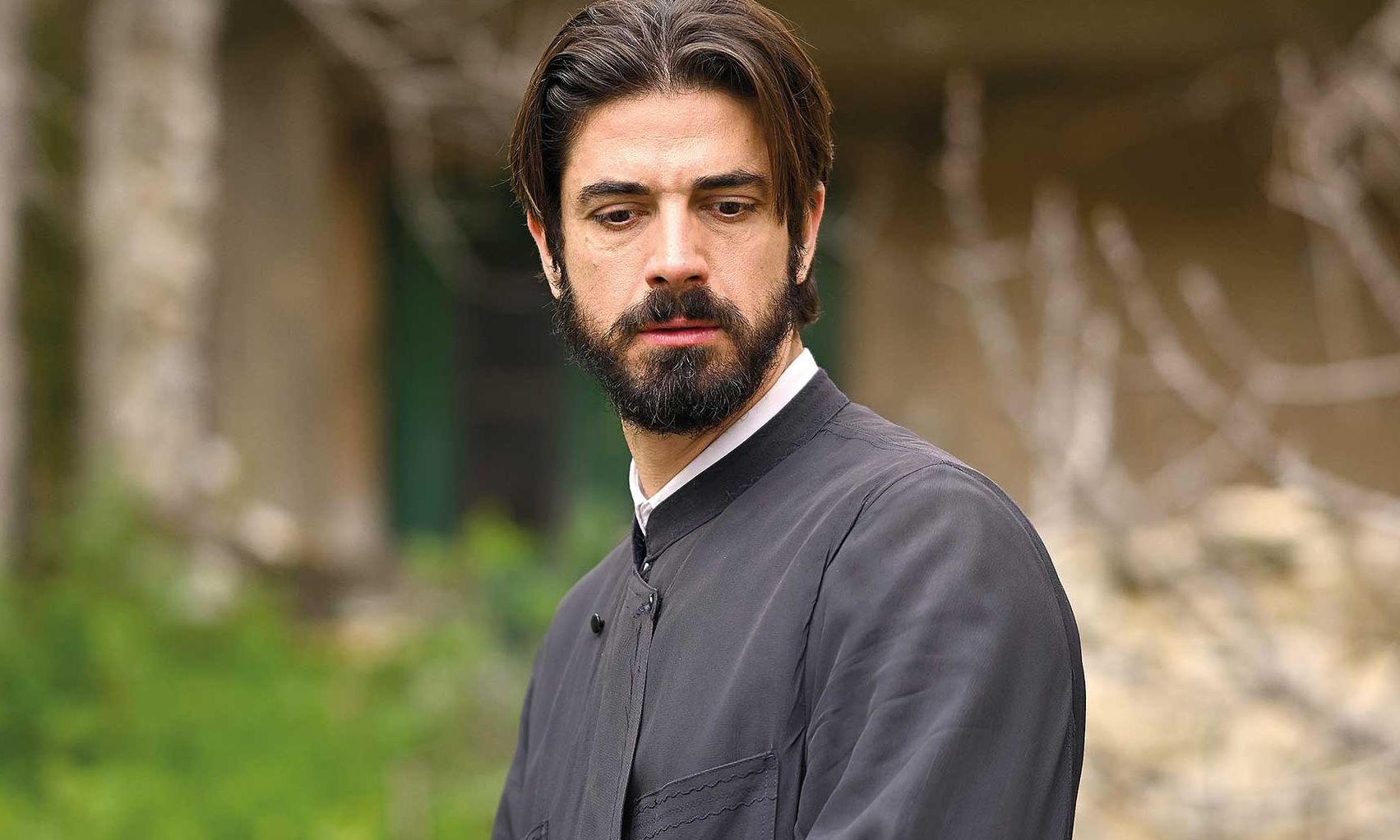 Άγιος Έρωτας: Το φιλί Χλόης – Πέτρου έγινε έγινε Viral στο Χ - Οι «ζηλίτσες» του Πατέρα Νικόλαου