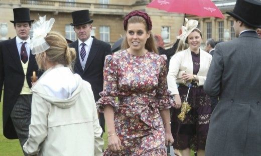 Back to the ’90s: Η πριγκίπισσα Βεατρίκη έκανε Πάσχα με τα παπούτσια που φορούσαν όλες τότε!