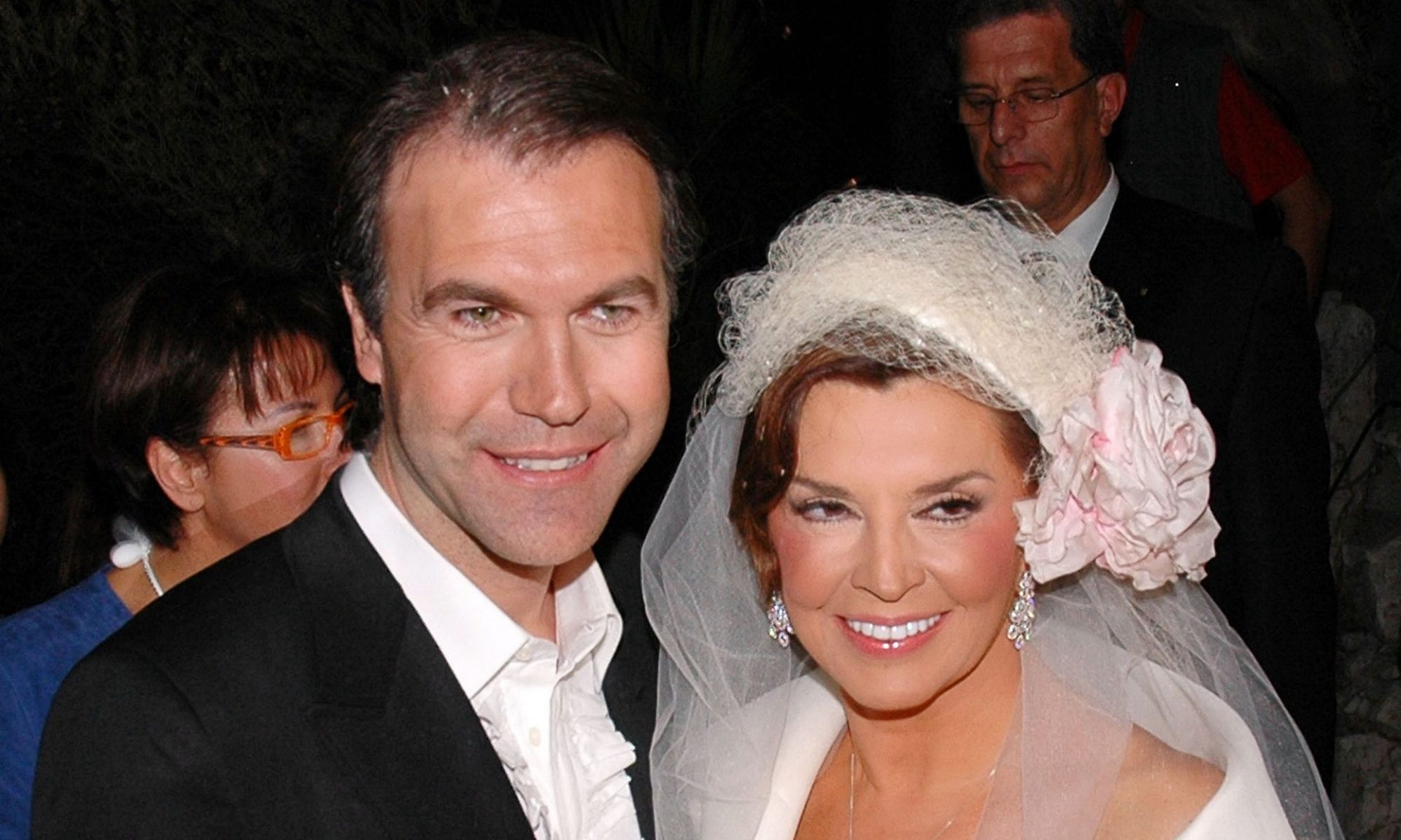 Η πιο λαμπερή νύφη! Τα δύο νυφικά που φόρεσε η Ντενίση στο γάμο της με τον Πολύζο & έγραψαν ιστορία!