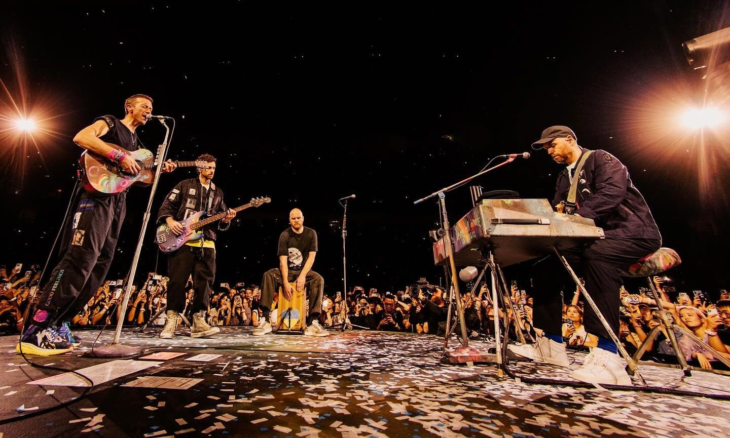 Coldplay: Έσοδα ρεκόρ από τις συναυλίες τους στο Χονγκ Κονγκ που παρακολούθησαν 200.000 θαυμαστές