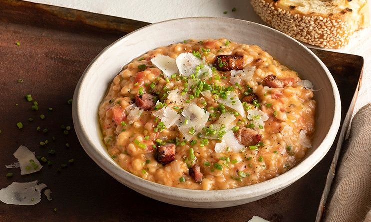 Τραχανότο με ντομάτα και απάκι από τον Άκη Πετρετζίκη