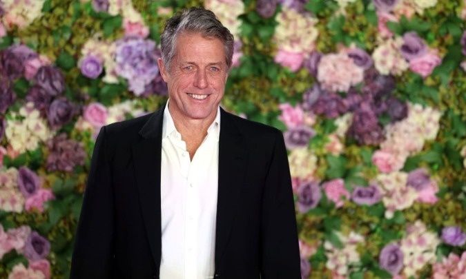 Χιου Γκραντ: Ξεκίνησε εκστρατεία κατά των φορητών υπολογιστών στα σχολεία