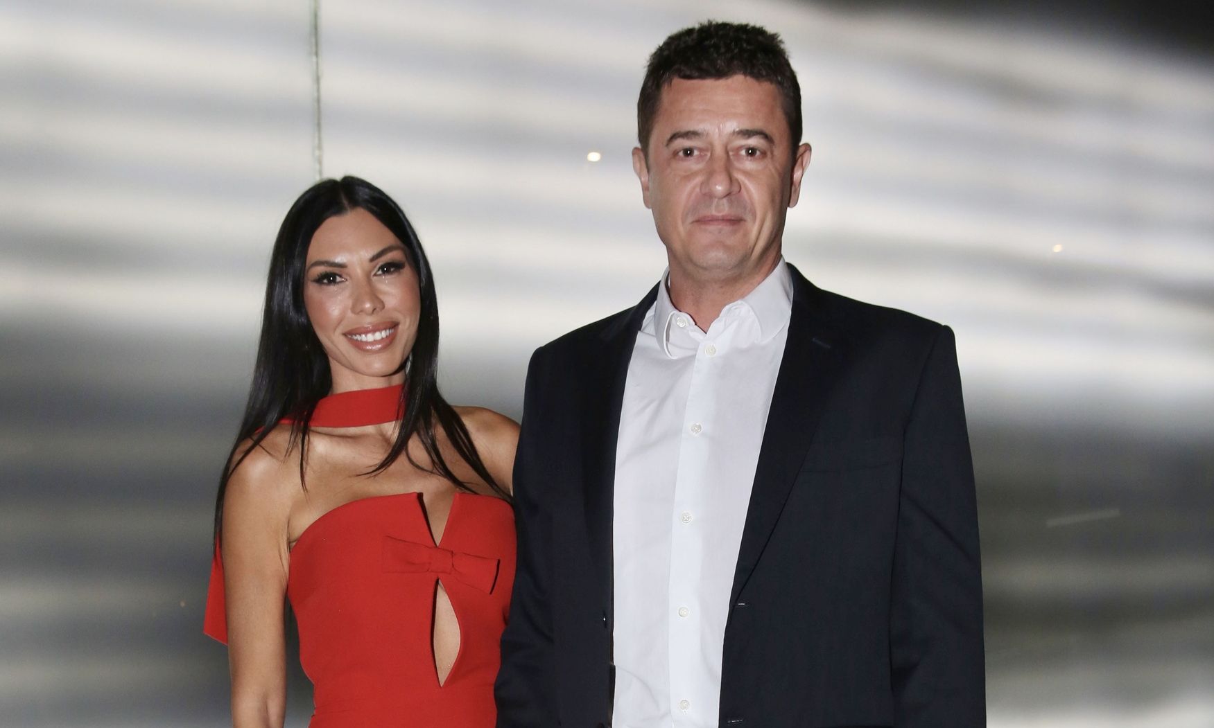 Απίστευτο κι όμως ειλικρινές! Ιδού τι ρωτάει ο Αντώνης Σρόιτερ το ChatGPT για τη σύζυγό του, Ιωάννα