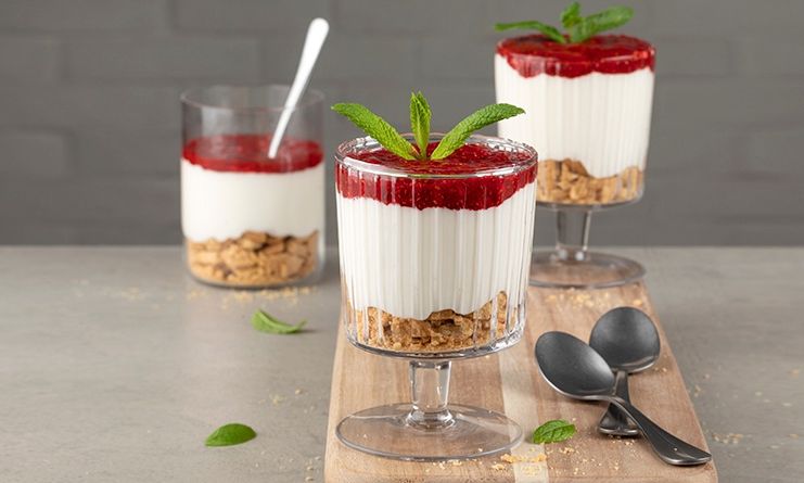 Healthy cheesecake με εύκολη μαρμελάδα φράουλα-τσία από τον Άκη Πετρετζίκη