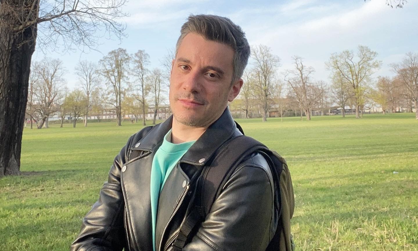 Δημήτρης Μαχαίρας: «Μέσα από την ψυχοθεραπεία έμαθα ότι δεν πρέπει να τα παίρνω όλα τόσο σοβαρά»