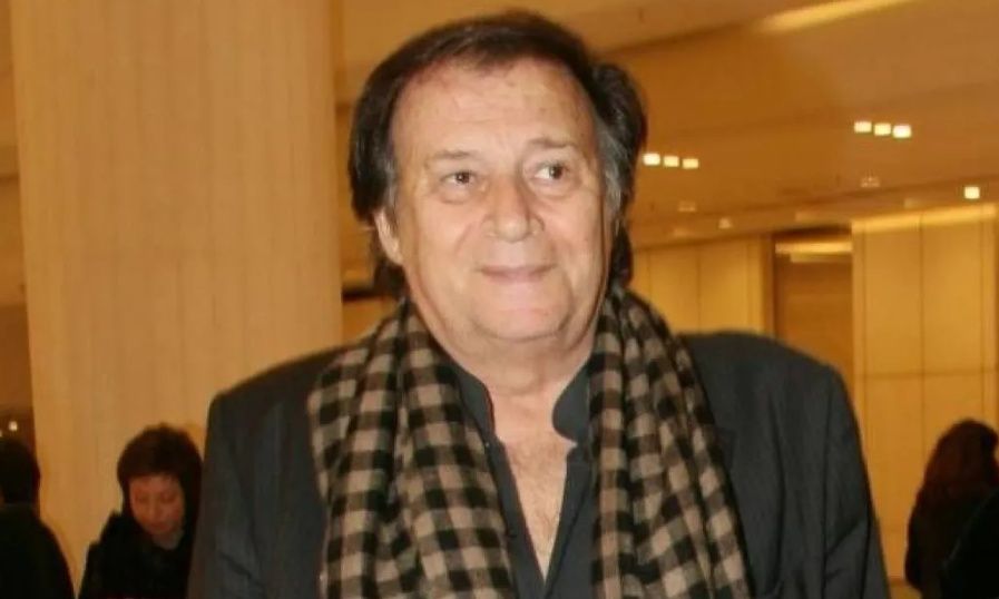 Σαν σήμερα πέθανε ο Κώστας Καρράς – Οι μεγάλες στιγμές και η σιωπηλή μάχη του με τον καρκίνο