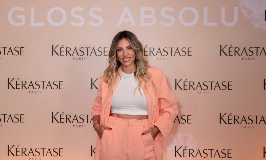 Τα sleek & super shiny μαλλιά της Αθηνάς Οικονομάκου τα ζηλέψαμε κι εμείς (& βρήκαμε το μυστικό της)