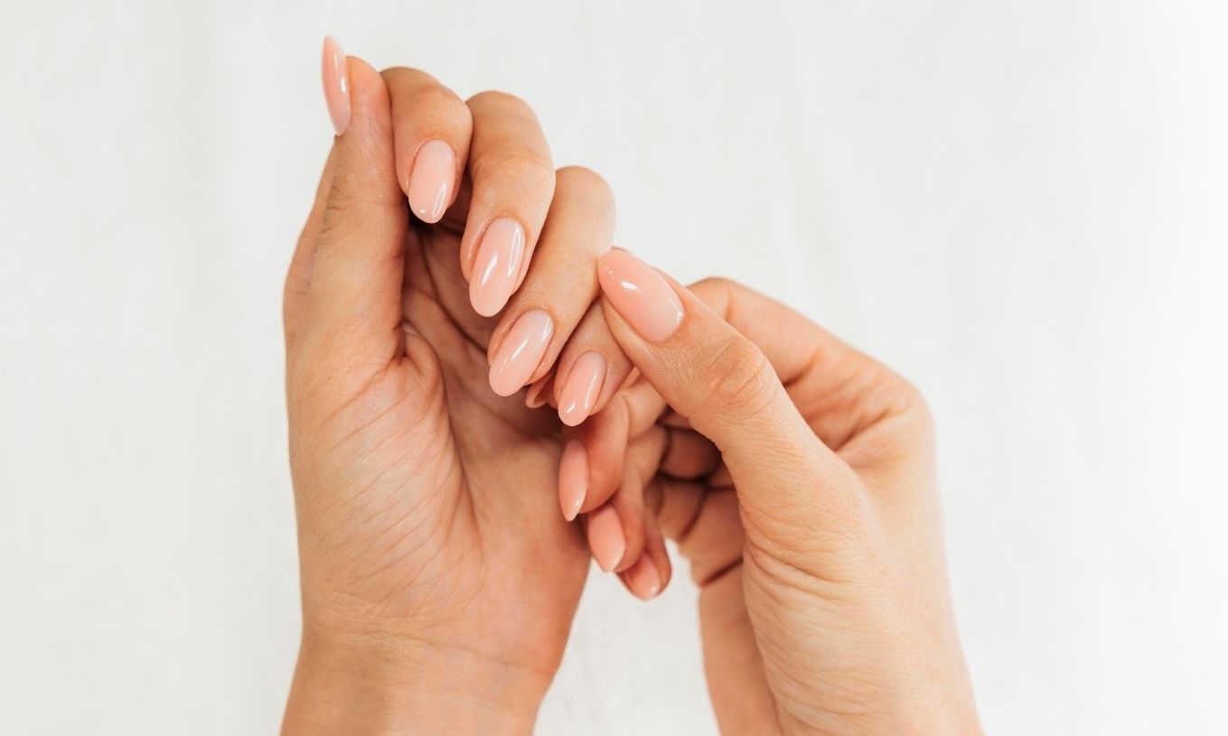 Αδύναμα και ταλαιπωρημένα νύχια; Το πλήρες nail care & therapy που χρειάζεστε