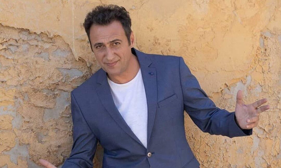 Βαγγέλης Αλεξανδρής: Παρουσιαστής του Bobos Arts Festival  στον κήπο του Μεγάρου Μουσικής