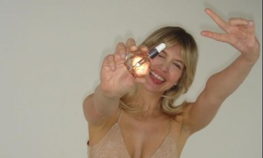 Το «μυστικό» της Κλέλιας Ανδριολάτου για μαλλιά λαμπερά, με αέρινη κίνηση και χωρίς φριζάρισμα