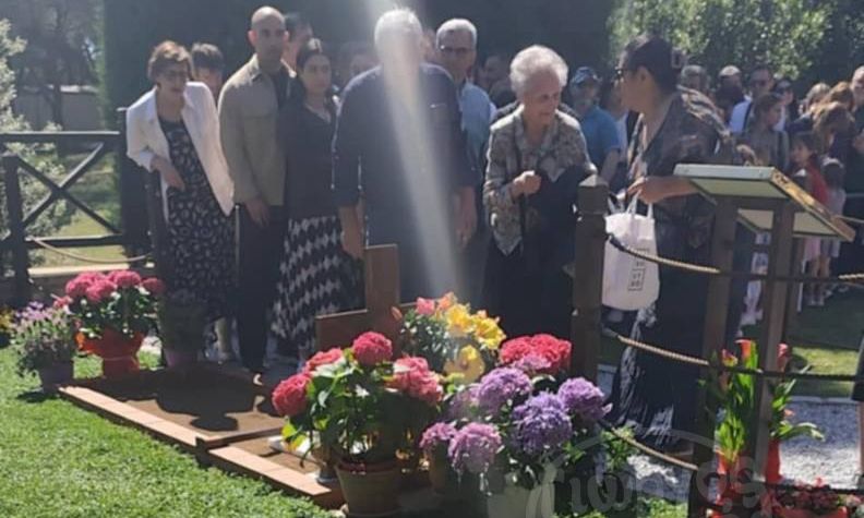 Άγιος Παΐσιος-To νέο θαύμα: Καθηλώνει η γυναίκα που βρέθηκε στον τάφο του-«Συγκλονιστήκαμε όταν...»