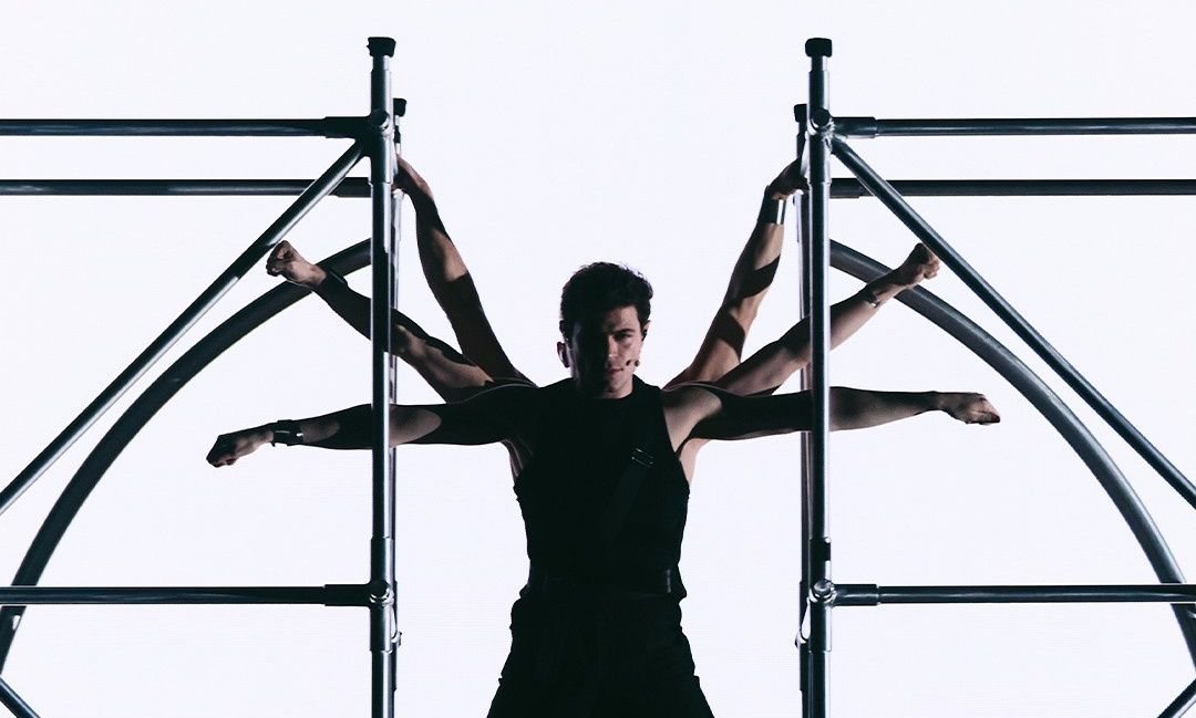 Eurovision: Σοκάρει ο Theo Evan για τον τραυματισμό στην πρώτη πρόβα: «Eίχα μώλωπες σε όλο το σώμα»